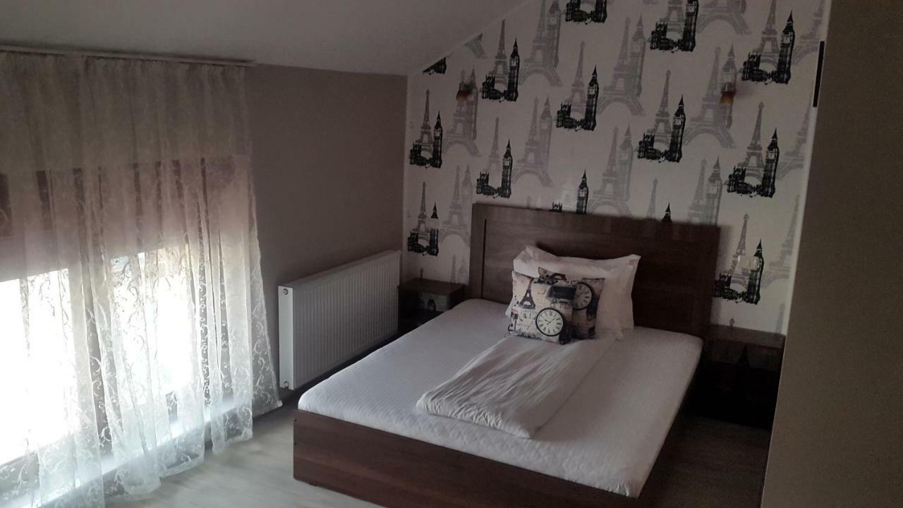 La Tusi Lovrin Hotel Екстериор снимка