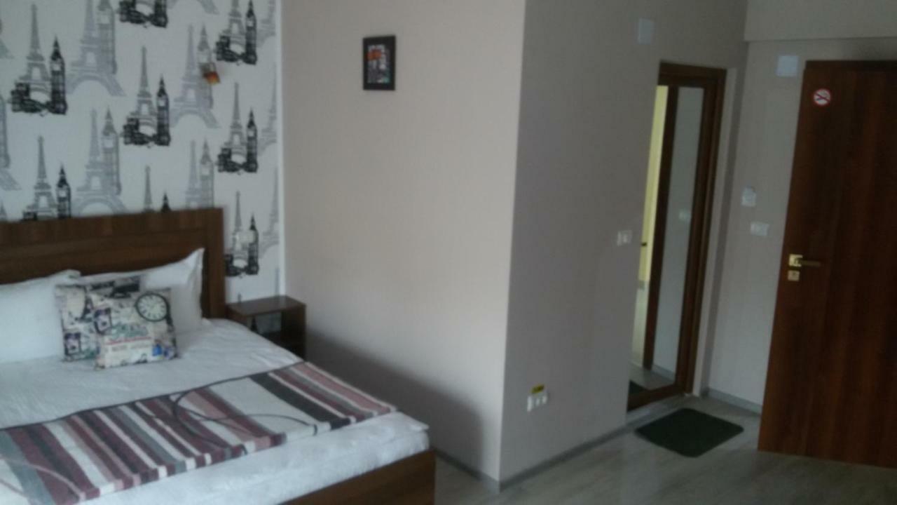 La Tusi Lovrin Hotel Екстериор снимка
