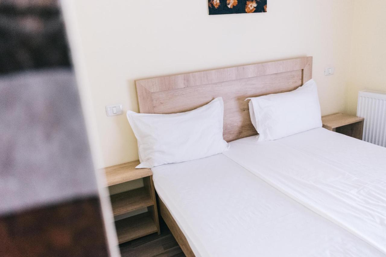 La Tusi Lovrin Hotel Екстериор снимка