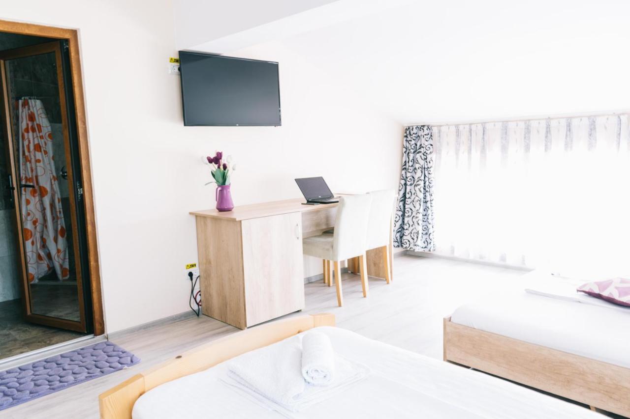 La Tusi Lovrin Hotel Екстериор снимка