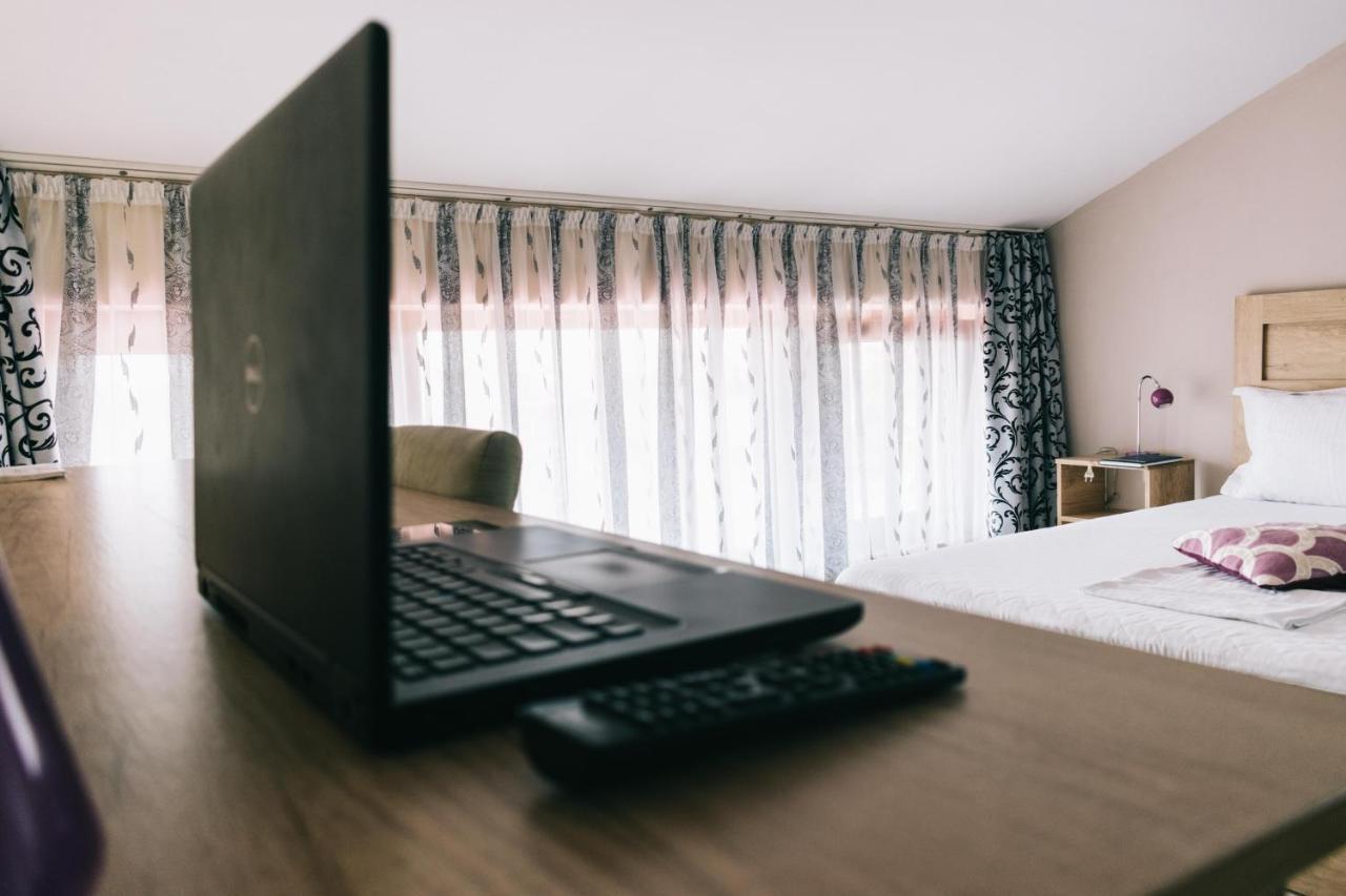 La Tusi Lovrin Hotel Екстериор снимка